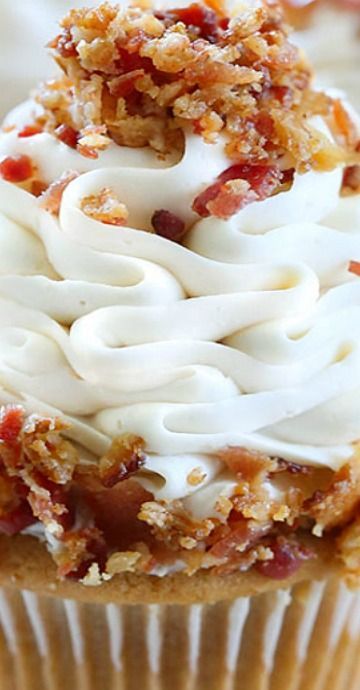 Cupcake Tips, Maple Bacon Cupcakes, Keto Inspiration, Bacon Desserts, Bacon Cupcakes, Fall Eats, Maple Syrup Recipes, Christmas Yummies, Butter Cupcakes