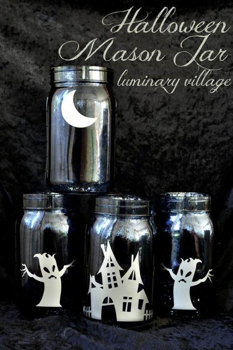 Mason Jar Halloween Decorations, Mason Jar Ideas, Mason Jar Luminaries, Halloween Mason Jars, Halloween Lanterns, Halloween Garland, Cricut Halloween, Jar Ideas, Ideas For Halloween