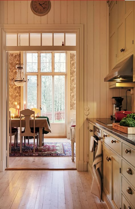 Nordic House Interior, Gustavian Interiors, Nordic Homes, Swedish Cottage, Scandi Home, Swedish House, Christmas Interiors, Cottage Kitchens, Up House