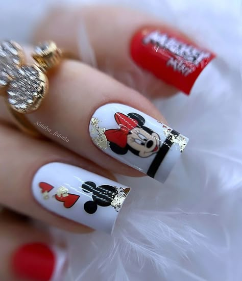 Short Bling Nails, Plastic Nails, Mouse Nails, Mickey Mouse Nails, Minnie Mouse Nails, Fancy Nail Art, Nail Art Disney, Disney Nails, Bling Nails