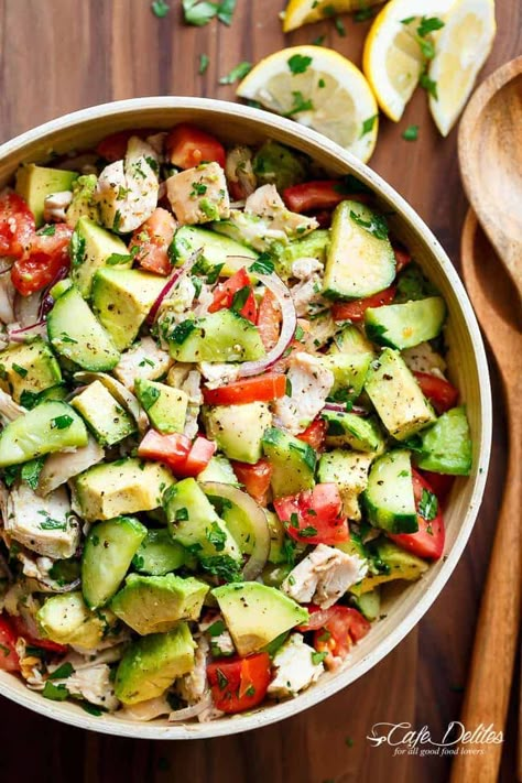 Quick And Simple Chicken Cucumber Avocado Salad is so easy to make! A perfect salad to throw together at any time of the day with NO COOKING! Avocado Keto, Chicken Cucumber, Low Carb Chicken Salad, Cucumber Avocado Salad, Keto Salad, Cucumber Diet, Cucumber Avocado, Keto Lunch Ideas, Cucumber Recipes