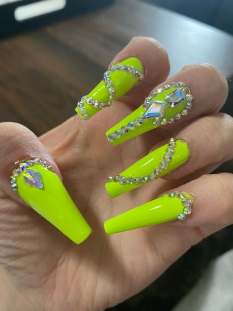 Neon Green Bling Nails, Nails Beach, Neon Acrylic Nails, Neon Green Nails, Green Acrylic Nails, 2023 Nails, I Love Nails, Nails 2024, Neon Nails