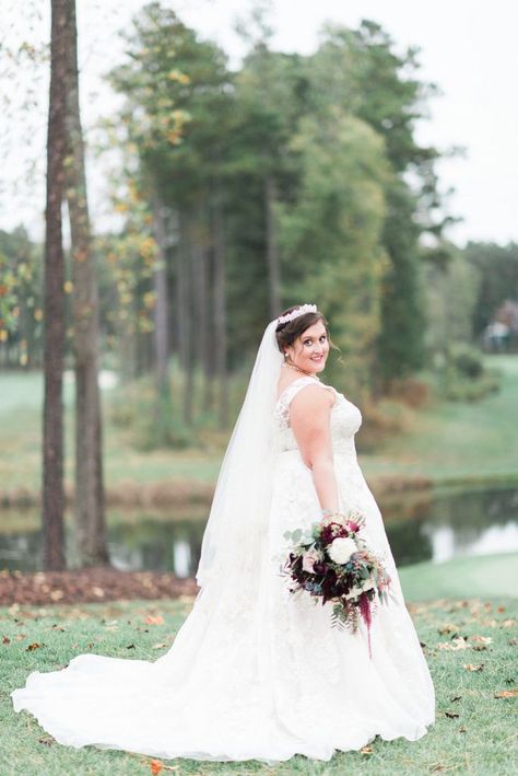 Outdoor Wedding Pictures, All 4 Seasons, Woods Wedding, Plus Size Bridal, Wedding Portrait Poses, Bride Pictures, Bride Photography Poses, Bride Photoshoot, Wedding Picture Poses