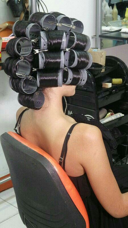 Big Curlers, Slender Shoulders, Roller Sets, Velcro Rollers, Hair Roller, Wet Set, Hair Braid Videos, Roller Set, Hair And Beauty Salon