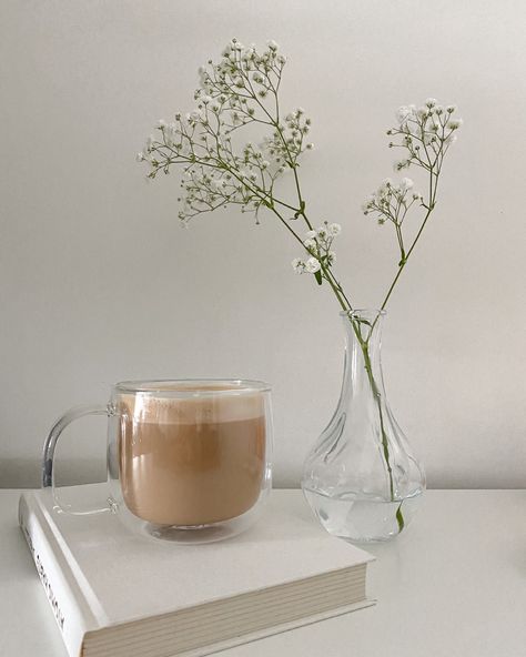 Minimal Coffee Aesthetic, Coffee Filler Photos, Minimal Good Morning, Coffee Spring Aesthetic, Minimal Spring Aesthetic, Relaxing Aesthetic Pictures, Coffee And Flowers Aesthetic, Notion Aesthetic Pictures, Aesthetic Coffee Pictures