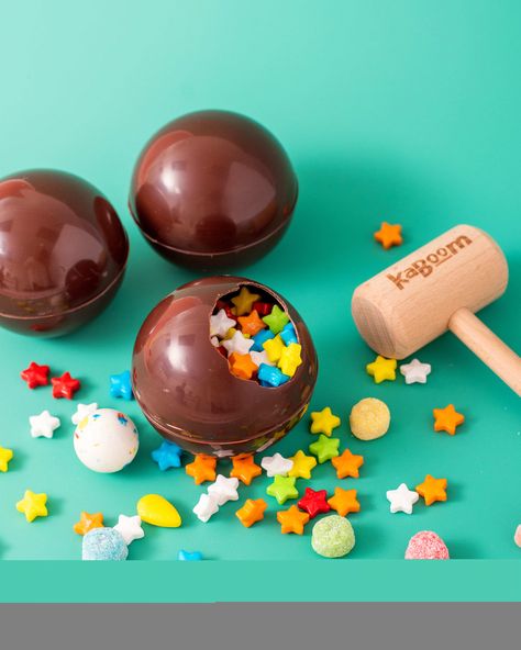 Kaboom Chocolaka Mini Ball Chocolate Pinata Mold Easter Treat Ideas, Make Your Own Candy, Got Chocolate, Breakable Chocolate, Chocolate Pinata, Diy Party Crafts, Homemade Chocolate Bars, Xmas Gift Idea, Mini Pinatas