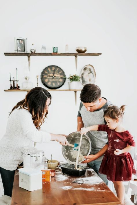 The Vargas Family // In Home Maternity Session- Kandis Marino Photography©️️ Extended Family Photography, Home Studio Photography, Indoor Family, Cooking Photos, Outdoor Family Photography, Paolo Roversi, Photography Poses Family, Lifestyle Photography Family, Tim Walker