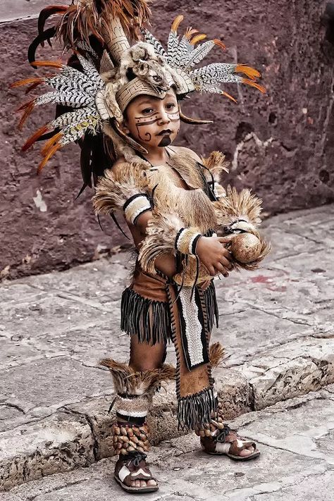 Fotografija Angry Child, Psalm 127, Native Dress, Aztec Culture, Native American Clothing, Aztec Warrior, Aztec Art, We Are The World, American Clothing