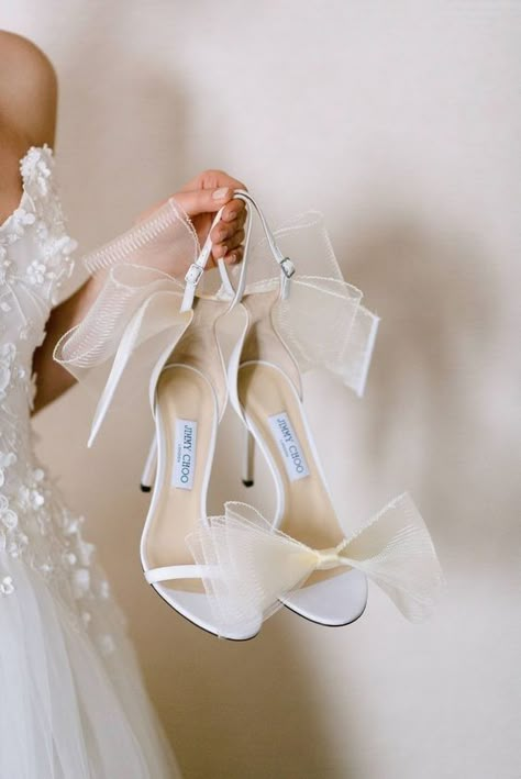 Luxury Wedding Shoes Bride, Wedding Shoes Bride Aesthetic, Wedding Shoes With Tulle, Туфли Jimmy Choo, Jimmy Choo Wedding Dress, Jimmy Choo Wedding Shoes Brides, Jimmy Choo Heels Wedding, 2024 Bridal Trends, Shoes With Wedding Dress