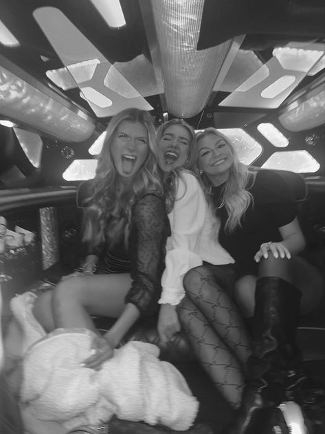 Limo Aesthetic, Gossip Girl Party, Britney Spears Outfits, Wedding Limo Service, Limo Party, 16th Birthday Outfit, Birthday Shots, Paris Pictures, Lights Camera Action