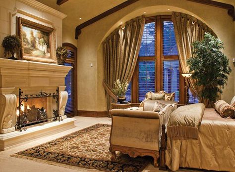 Wow Tuscan Bedroom, Style Toscan, Country Bedroom Design, Bedroom Paint Colors Master, Huge Bedrooms, Suite Master, French Country Bedrooms, Tuscan House, Master Retreat