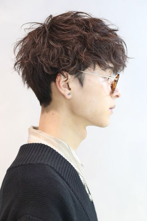 Undercut Men Hairstyle, Curly Two Block Haircut, Asian Haircuts, Perm Hair Men, Block Haircut, Japanese Men Hairstyle, Japanese Haircut, Korean Men Hairstyle, Kore Ulzzang