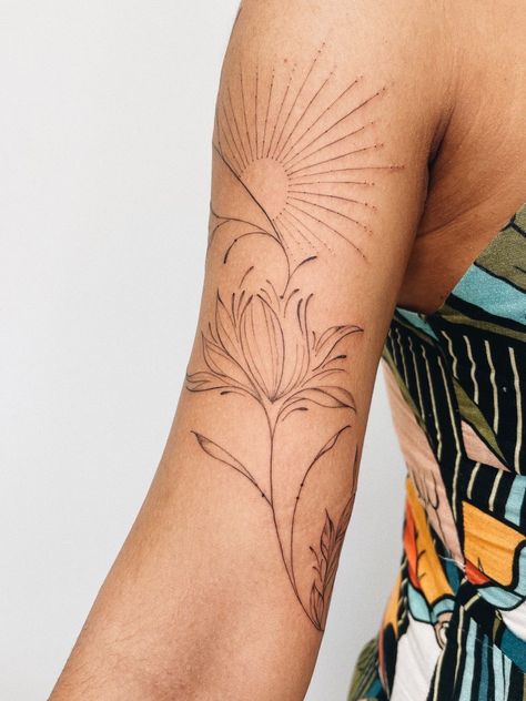 Whimsical Flower Tattoos For Women, Elegant Tattoo Sleeves For Women, Earthy Tattoos Women, Triangle Water Tattoo, Fine Line Large Tattoo, Crunchy Tattoo Ideas, Arm Sleeves For Females, Pregnant Woman Tattoo, Shoulder Fine Line Tattoo