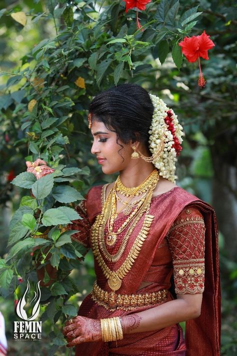 Traditional Bridal Makeup, Kerala Hindu Bride, Kerala Girl, Makeup Book, Bridal Makeup Tutorial, Cutwork Blouse, Kerala Wedding, Makeup Books, Bridal Makeover