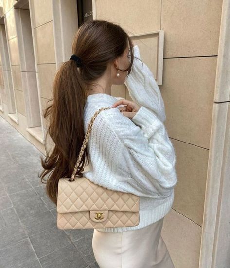 𝙮𝙖��𝙨𝙢𝙞𝙣 ~ 𝙗𝙧𝙖𝙩𝙯 Beige Chanel Bag, Chanel Bag Outfit, Chanel Classic Flap Bag, Stylish Maternity Outfits, Classic Flap Bag, Stylish Maternity, Pregnancy Outfits, Mode Inspo, Looks Chic