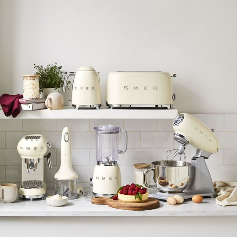 Aesthetic Home Appliances, Home Appliances Aesthetic, Smeg In Kitchen, Aesthetic Kitchen Appliances, Cute Kitchen Appliances, Smeg Kitchen Ideas, Smeg Aesthetic, Smeg Kitchen Appliances, Smeg Kitchen