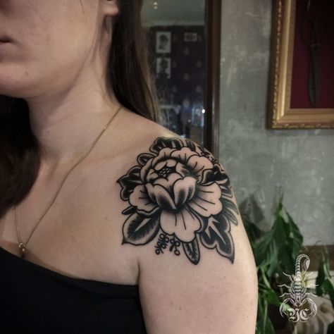 Peony Elbow Tattoo Traditional, Shoulder Tattoos Traditional, Traditional Shoulder Cap Tattoo, Flower Shoulder Cap Tattoo, American Traditional Peony Tattoo, Peony Tattoo Traditional, American Traditional Peony, Peony Traditional Tattoo, Peony Tattoo Shoulder