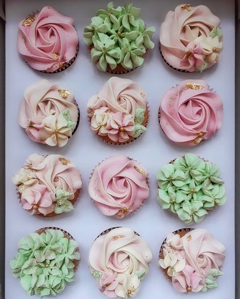 Pink Green Cupcakes, Sage And Pink Cupcakes, Pink Green And White Baby Shower, Pink Safari Cupcakes, Sage Green And Pink Cupcakes, Pink And Green Birthday Decorations, Green And Pink Baby Shower Ideas, Mint Green Cupcakes, Pink And Green Baby Shower Ideas