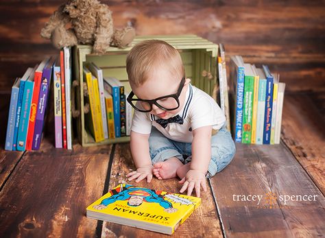 Cute picture idea must take 9 Months Baby Photoshoot Boy, Photography Props Ideas, Superman Theme, Crate Basket, Staging Photos, 6 Month Baby Picture Ideas, Theme Photoshoot, Birthday Photoshoot Ideas, Theme First Birthday