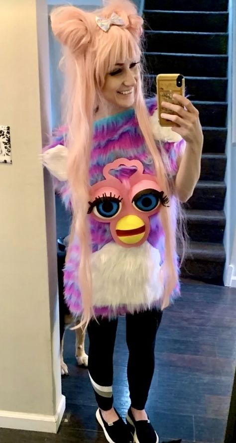 Furby Costume Emo Halloween Costumes, Silly Puppets, Clever Halloween Costumes, Cute Dresses For Party, Halloween Costume Contest, Retro Costume, Costume Collection, Hilarious Memes, Costume Contest