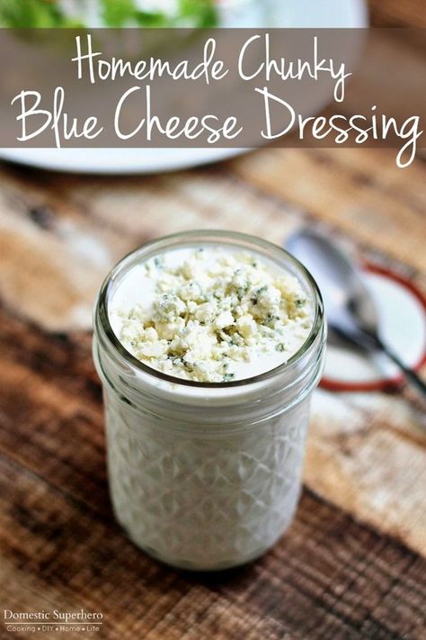 The Best Ever Homemade Chunky Blue Cheese Dressing - cool, creamy, tangy, and chunky blue cheese - SO easy and SO delicious! Zax Sauce, Copycat Outback, Coconut Vinegar, Blue Cheese Dressing Recipe, Creamy Jalapeno, Chipotle Ranch, Diy Easy Recipes, Wedge Salad, Salad Dressing Recipes Homemade