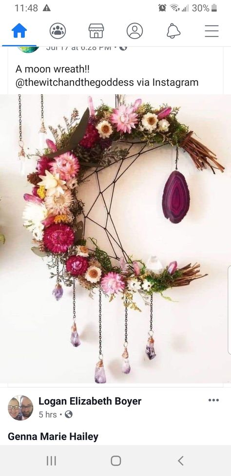 Moon Wreath, Wiccan Decor, Moon Crafts, Fun Wreath, Dream Catcher Craft, Craft Stalls, Witchy Crafts, Floral Moon