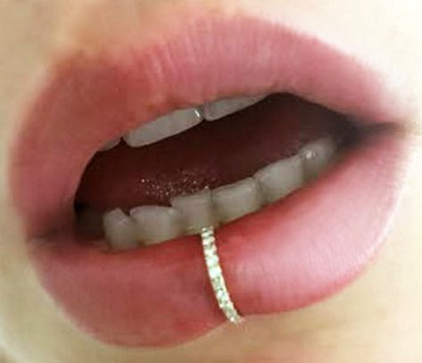 Lip Cuffs, Mouth Piercings, Lip Piercing Jewelry, Lip Jewelry, Piercing Inspo, Medusa Piercing, Weird Jewelry, Face Piercings, Edgy Accessories