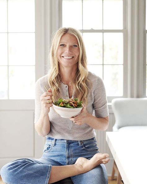 Gwyneth Paltrow Shares 4 Easy, Clean Recipes Anyone Can Make From Her New Book Gwyneth Paltrow Recipes, Gwyneth Paltrow Style, Clean Plates, New Cookbooks, Brunch Outfit, Branding Photoshoot, Gwyneth Paltrow, Branding Photos, Clean Recipes