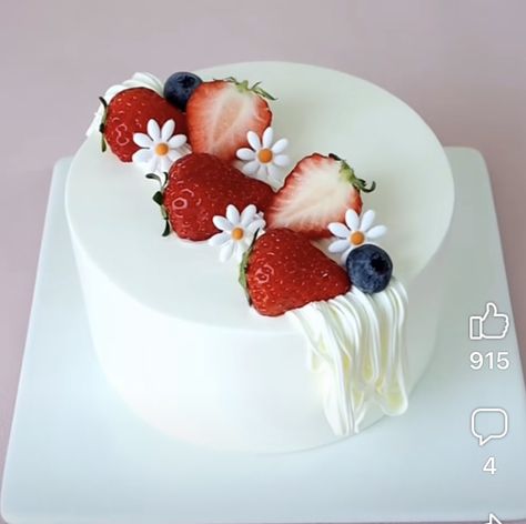 Fresh Fruit Cake Design, Cake Birthday Korea, Lychee Cake, Korea Cake, Chocolate Fruit Cake, Fruits Cake, Fruit Cake Design, Bolo Red Velvet, Fresh Fruit Cake