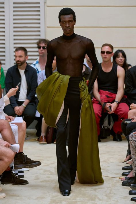 Burc Akyol Spring 2024 Menswear Fashion Show | Vogue 2024 Menswear, Look Festival, Fashion Silhouette, Queer Fashion, Menswear Fashion Show, Androgynous Fashion, Menswear Fashion, Moda Vintage, Menswear Collection