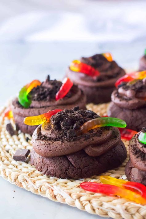 Dirt Cake Cookies, Easy Dirt Cake, Cookies With Oreos, Dirt Cookies, Dirt Pudding Recipes, Mud Cookies, Chewy Chocolate Cookies, Dirt Cake, Double Chocolate Cookies