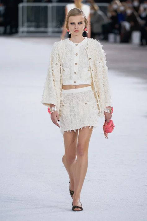 Paris Fashion Week Chanel, Look Disco, Moda Chanel, What Is Fashion, Josephine Baker, Luxury Wear, Chanel Spring, Looks Chic, Fashion Show Collection