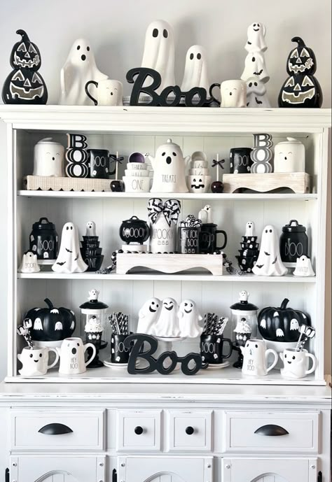 Black Hutch, Creepy Home Decor, Halloween Shelf, Ideas Ceramica, Halloween Dining Room, Hutch Display, Spooky Home Decor, Kitchen Hutch, Hutch Decor