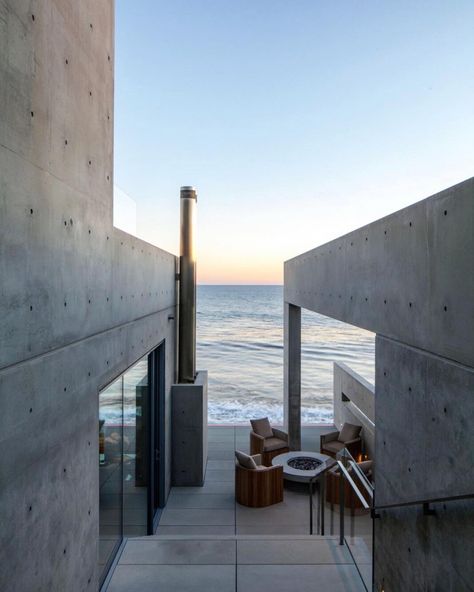 Kanye West Pays $57.3 Million For Malibu Beach House Kanye House, Kanye West House, Malibu House, Malibu Beach House, Malibu Home, James Turrell, Concrete Houses, House On Stilts, Concrete Facade