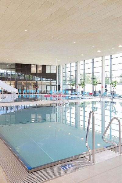 In order to secure superior acoustics and a healthy indoor environment, #Troldtekt acoustic panels have been chosen as ceiling and wall material in this swimming pool area. #goodacoustics #holzwolleplatten #träullsplattor Serene Backyard, Beige Floor Tile, Swimming Pool Area, Acoustics Design, Swimming Pool Ideas, Beige Floor, Home Pool, Indoor Pool Design, Leisure Pools