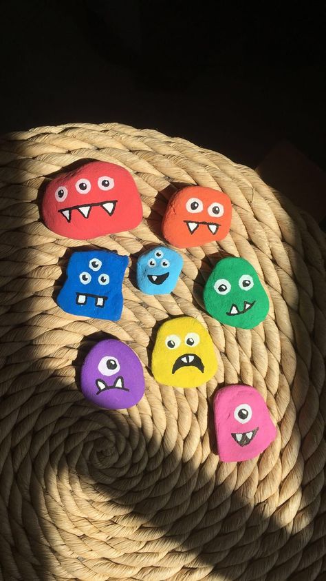 Posca Pens Rock Art, Posca Stone Art, Posca Rock Art, Posca Art Ideas, Rock Painting Ideas Aesthetic, Happy Stone, Drawing Rocks, Posca Pens, Diy Rock Art