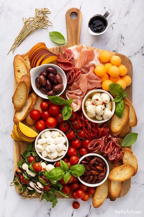 Entertain with a simple Italian antipasto Charcuterie Board! This platter is so delicious, easy to put together, beautiful to look at, and fun to eat! Italian Meat Platter, Italian Antipasto Board, Italian Antipasto Charcuterie Board, Italian Platter Ideas, Italian Charcuterie Board Antipasto Platter, Italian Charcuterie Board Ideas, Charcuterie Board Italian, Summer Platter, Italian Charcuterie Board