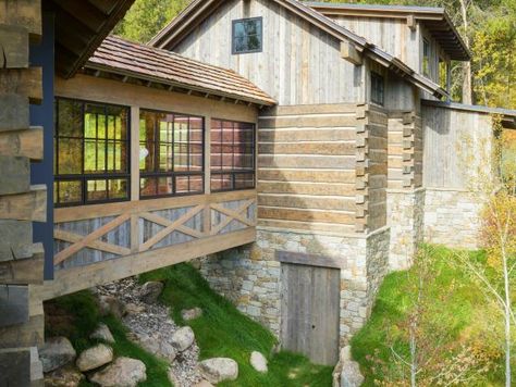 Rustic Modern Cabin, Modern Log Cabins, Modern Log Cabin, Luxury Log Cabins, Log Cabin Living, Cabin Living Room, Rustic Log Cabin, Rustic Luxe, Cabin Exterior