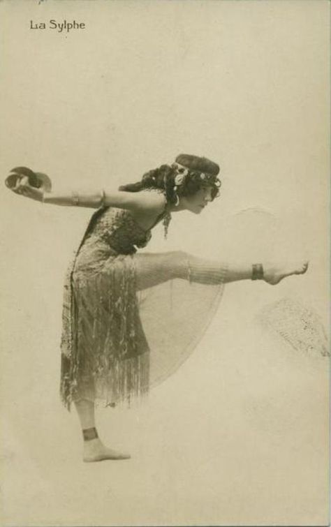 18 Amazing Photographs of American Dancer Edith Lambelle Langerfeld a.k.a La Sylphe From the Early 20th Century ~ vintage everyday Dancing, A Woman