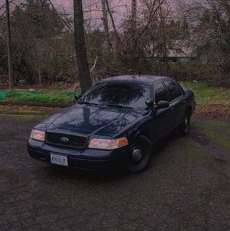 Crown Victoria Interceptor, Ford Aesthetic, Victoria Wallpaper, Ford Victoria, Police Equipment, Crown Vic, Loki Aesthetic, Victoria Police, Car Breaks