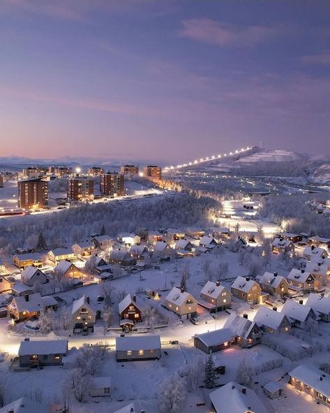 Kiruna Suecia 🇸🇪 - Lugares Asombrosos Kiruna Sweden, Lighthouse Tattoo, Ice Hotel, Arctic Ocean, Light Pollution, Tromso, Arctic Circle, The Northern Lights, Beautiful Sights