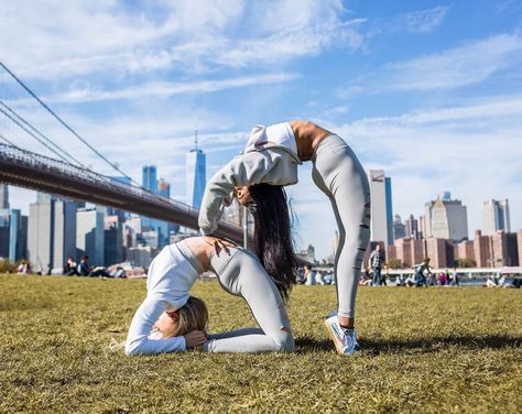 @northcarolina_yogagirl in the #AloYoga High Waist Ripped Warrior Legging #inspiration #yoga Acro Stunts, 2 Person Yoga Poses, Acro Yoga Poses, Acro Gymnastics, Yoga Challenge Poses, Evening Yoga, Partner Yoga Poses, Yoga Poses For Two, Couples Yoga