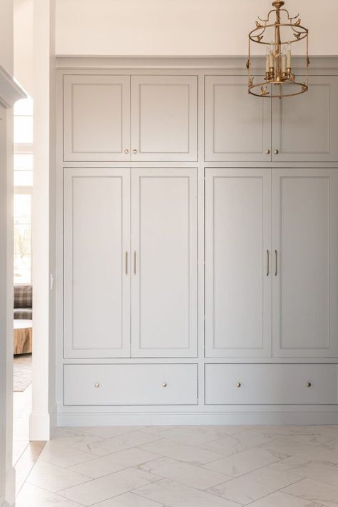 Wardrobe Design Bedroom Modern, Modern Wardrobe Design, Wardrobe Design Ideas, Armoire Entree, Bedroom Built In Wardrobe, Bedroom Cupboard, Mudroom Laundry Room, Mudroom Design, Build A Closet