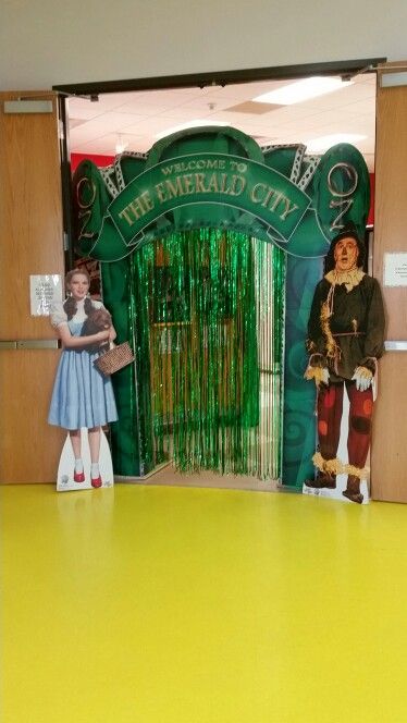 The Wizard Of Oz Emerald City, Diy Emerald City Wizard Of Oz, Wizard Of Oz Decorations Emerald City, Wizard Of Oz Backdrop Diy, Diy Emerald City, Emerald City Backdrop, Wizard Of Oz Sweet 16 Emerald City, Wizard Of Oz School Decorations, Wicked Musical Party Decorations