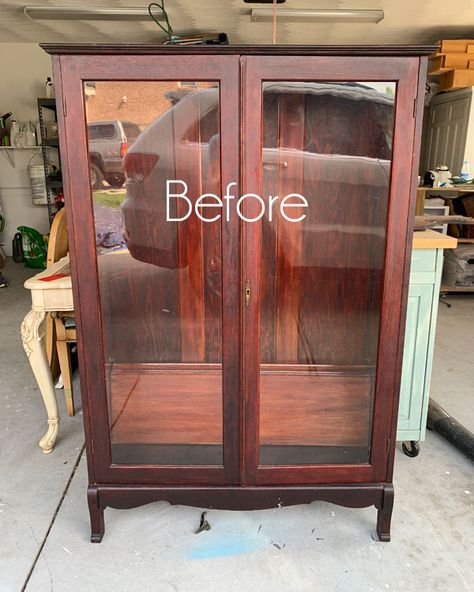 Bookcase Makeover, Painting Bookcase, Glass Bookcase, Bookcase With Glass Doors, Antique Bookcase, Antique Shelves, Styling Shelves, Makeover Tips, Vintage Bookcase