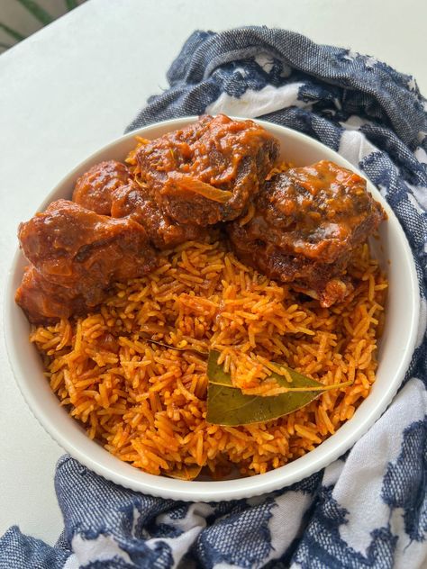 African Dishes Nigerian Food, African Dessert Recipes, Nigerian Breakfast, Jollof Rice Nigerian, Nigerian Jollof Rice, Party Rice, Jollof Rice Recipe, Nigerian Fried Rice, Nigerian Food Recipes