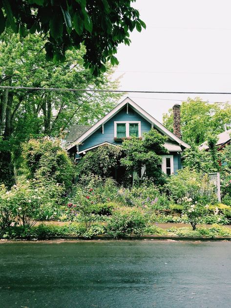 Portland Oregon Neighborhoods, Portland Oregon Houses, Oregon Homes, Oregon Aesthetic, Oregon Cottage, Oregon College, Portland House, Oregon House, Oregon Life