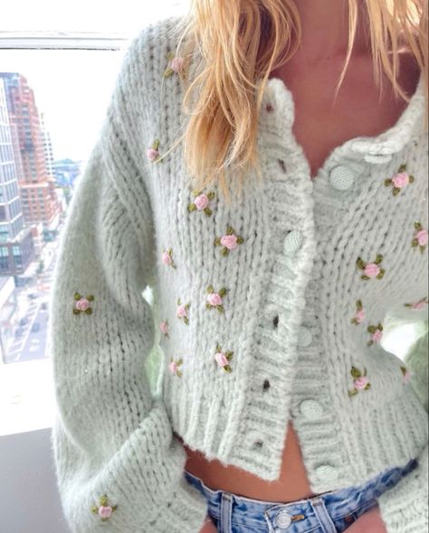 Knit Sweater Embroidery, Embroidery On Knitted Sweater, Women Knitted Sweater, Gilet Crochet, Knit Cardigan Pattern, Cardigan Vintage, Crochet Fashion Patterns, 자수 디자인, Knitting Women Sweater