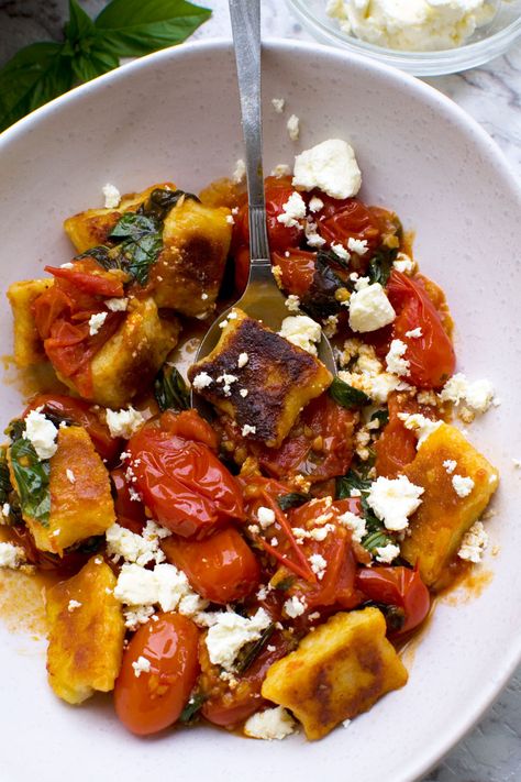 Try this meal once and it may become one of your go-to meals! Pan fry gnocchi until golden and crispy, then toss in a simple but very tasty cherry tomato and basil sauce. The icing on the cake is a sprinkle of tangy feta cheese! Fried Gnocchi, Pan Fried Gnocchi, Gnocchi Recipes Homemade, Cherry Tomato Sauce, Vegetarian Meals For Kids, Chicken And Butternut Squash, Meat Free Monday, Homemade Gnocchi, Basil Sauce