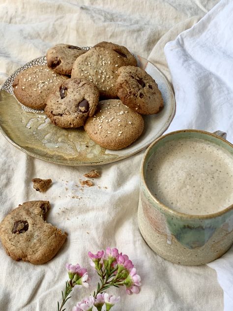 Ayurvedic Dessert, Simple Vegan Cookie Recipe, Ayurveda Breakfast, Vegan Cookie Recipe, Postpartum Meals, Kitchen Witch Recipes, Vegetarian Sweets, Tahini Cookies, Yoga Food